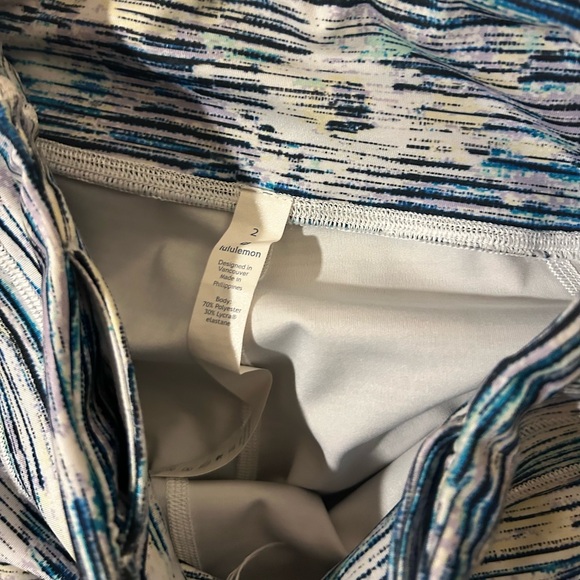 Lululemon cropped leggings - Picture 2 of 3